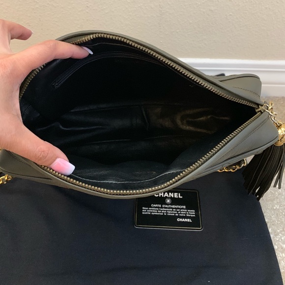 ❌SOLD❌ Chanel Vintage Cross-body Camera Bag - Picture 2 of 6